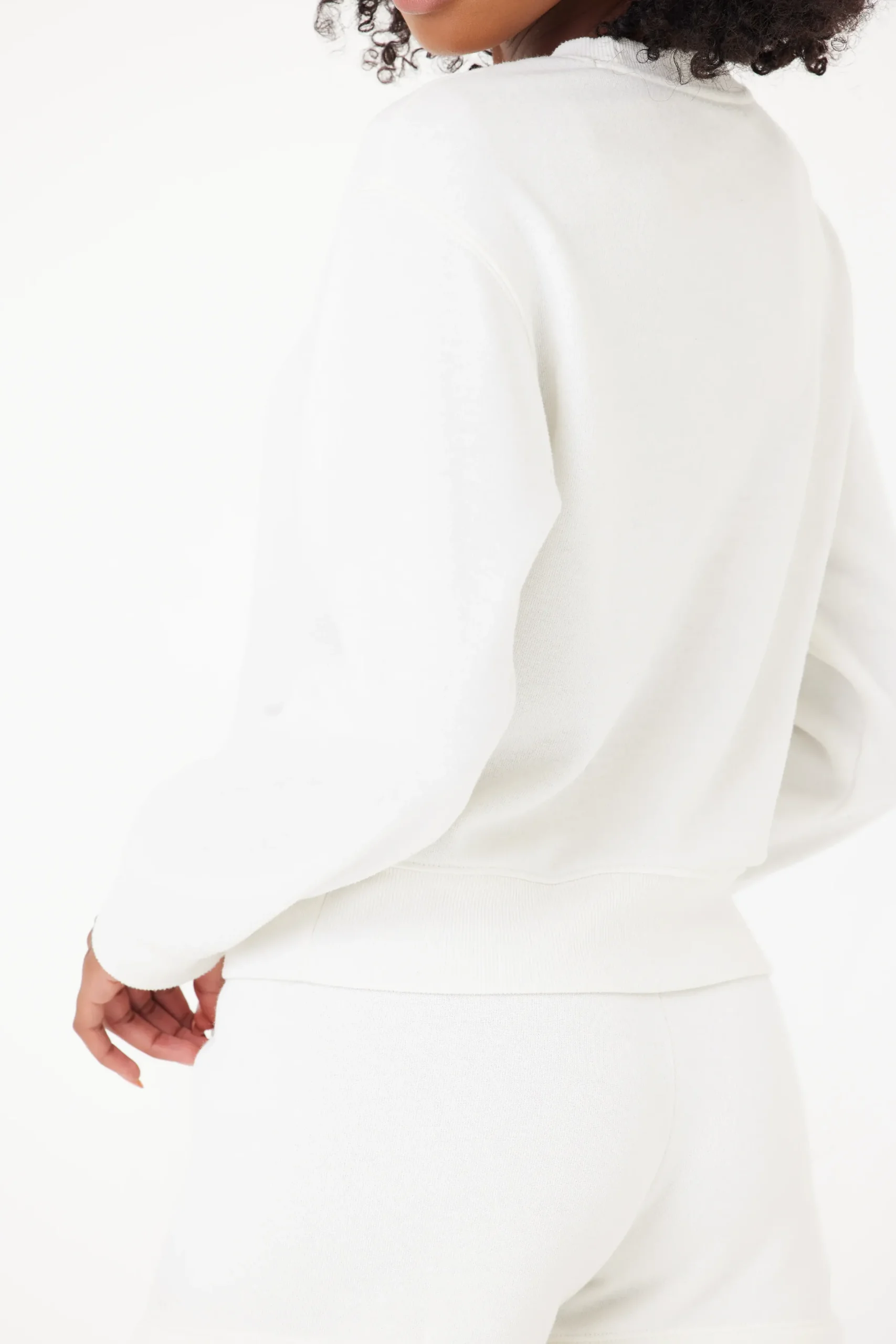 GIGI C Lounge|Louise Short
